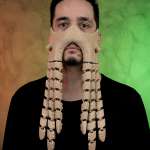 Mască 3D Printată Abyssal Tentacles purtată pe față, cu tentacule articulate și design horror pentru Halloween și cosplay.