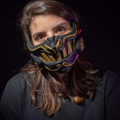 Mască Cyber Samurai imprimată 3D cu design cyberpunk și inspirație din armurile samurailor japonezi.
