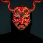 Mască Devilight imprimată 3D cu coarne demonice și design fantasy pentru Halloween și cosplay.
