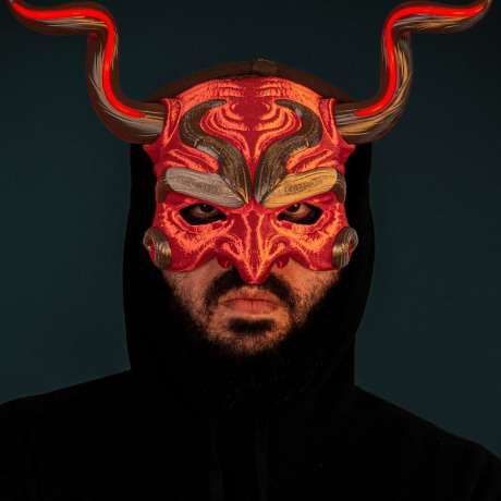 Mască Devilight imprimată 3D cu coarne demonice și design fantasy pentru Halloween și cosplay.