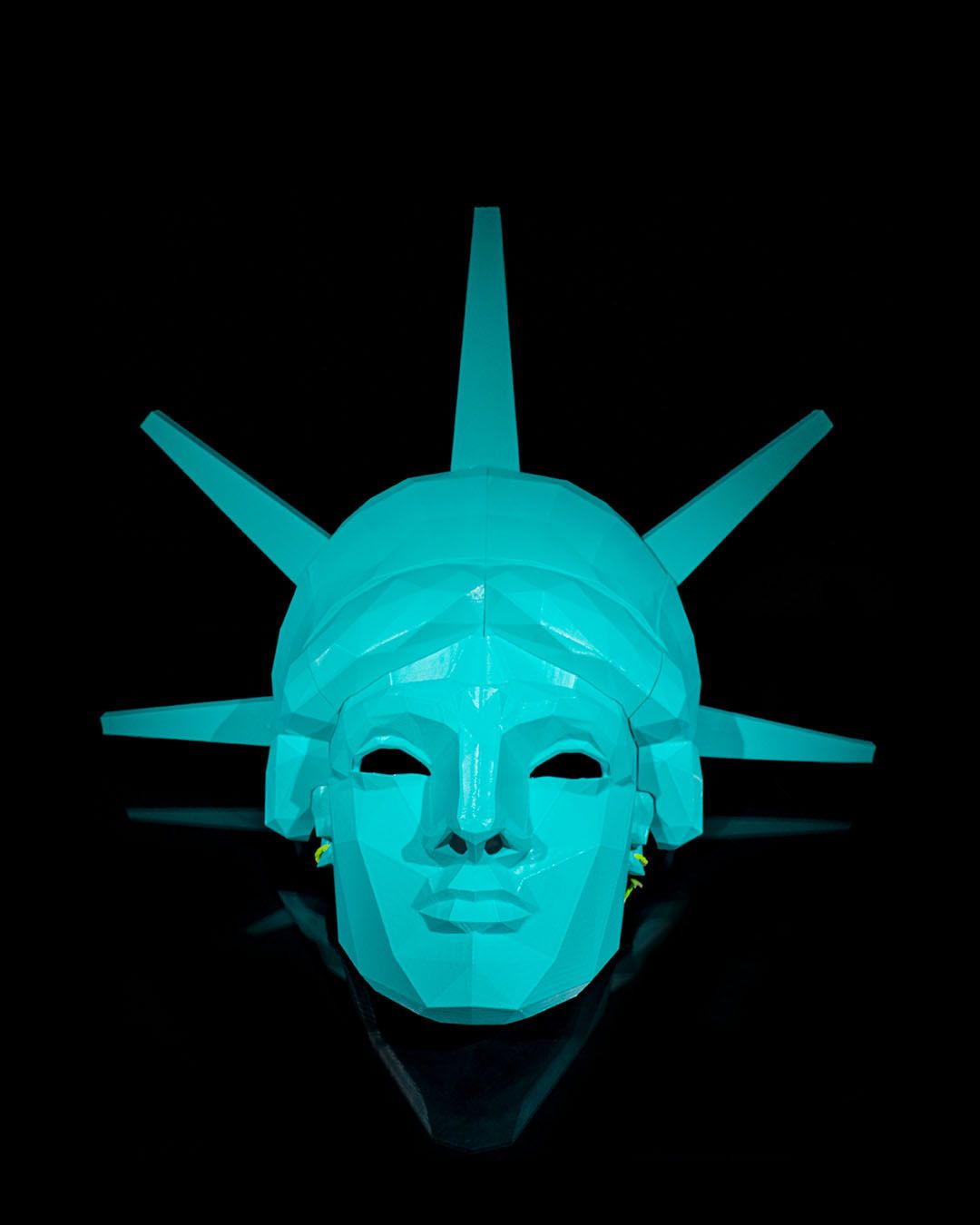 Lady Liberty Mask low-poly realizată prin imprimare 3D, mască de adult pentru festivaluri și petreceri tematice.
