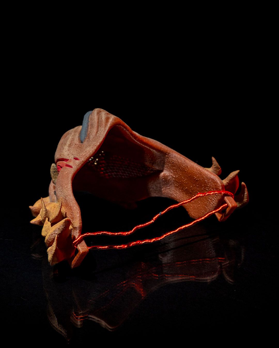 Lion Mask cu finisaj realist și plasă de ventilație pentru cosplay și convenții.